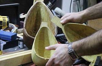 15 yaşında bir tahta parçasıyla başladığı mesleğinde 34 yıldır notalara şekil veriyor