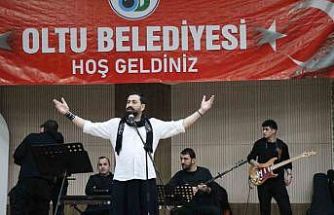 25 Mart konseri ile coştular