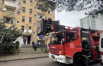 3 yaşındaki çocuğun yaktığı battaniye yangına yol açtı: 3 kişi dumandan etkilendi