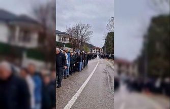 60 Yıllık Bayram geleneği: 1 kilometrelik bayramlaşma kuyruğu