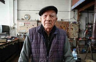 88’lik usta gençlere taş çıkarıyor