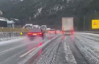 Adana’da dolu ulaşımda aksamalara neden oldu