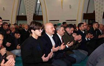 Adıyaman’da bayram namazı sonrası protokol vatandaşlarla bayramlaştı