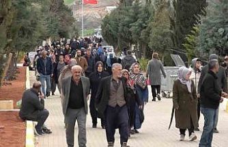 Adıyaman’da deprem şehitliğine bayram ziyareti