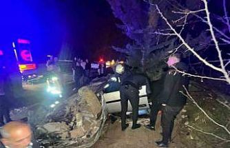 Adıyaman’da otomobil şarampole yuvarlandı: 2 yaralı