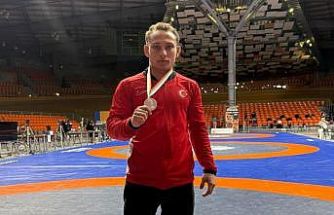 ADÜ’lü güreşçi uluslararası turnuvada gümüş madalya kazandı