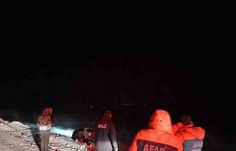 Ağrı’da tipi nedeniyle şarampole kayan araçtaki 2’si çocuk 4 kişi kurtarıldı