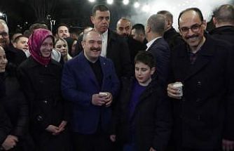 AK Parti Bursa Milletvekili Varank ve MİT Başkanı Kalın, sahurda vatandaşlarla bir araya geldi