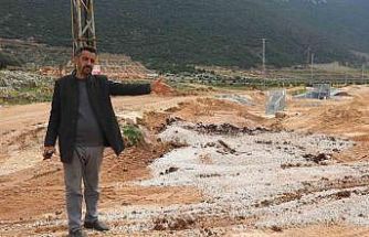 Akaryakıt karıştığı iddia edilen yağmur suyu birikintisinden su içen 43 küçükbaş hayvan telef oldu