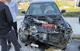 Aksaray’da iki otomobil çarpıştı: 2 yaralı