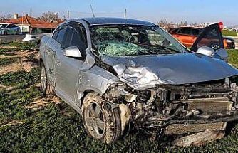 Aksaray’da otomobil tali yoldan çıkan araçla çarpıştı: 2 yaralı