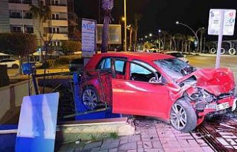 Alanya’da iki otomobil çarpıştı: 3 yaralı