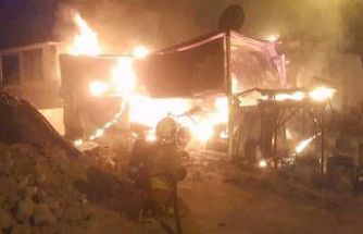 Alevlere teslim olan konteyner yanarak kullanılamaz hale geldi