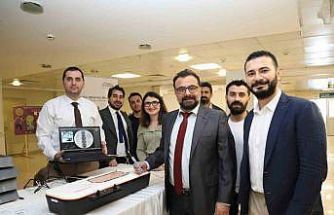 Algoloji uzmanları İzmir’de buluştu; ağrı pili uygulamasını akıllı gözlükle anlık olarak izledi