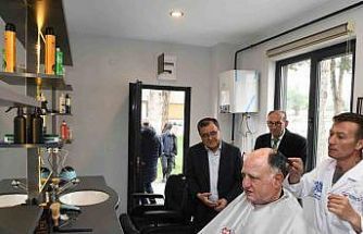 Altıeylül Belediyesi’nden emeklilere "Halk Berberi" hizmeti