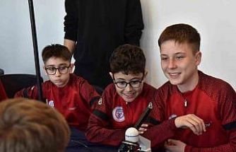 Altıeylül Belediyesporun sporcuları bilim dünyasını keşfetti