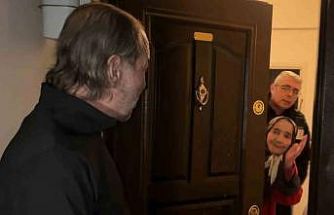 Alzheimer anne oğlunu unuttu, sokakta kalan oğlu için ekipler seferber oldu