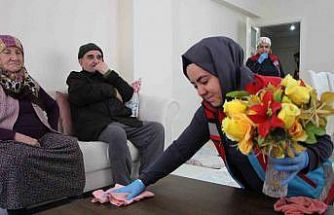 Amasya’da yaşlıların bayram temizliğini ‘vefalı eller’ yaptı