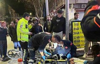 Aniden duran otomobile motosiklet çarptı: 1 yaralı