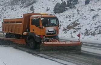 Antalya-Konya karayolunda kar etkisini sürdürüyor