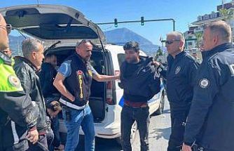 Antalya’da ehliyetsiz sürücü ortalığı birbirine kattı: 357 bin lira ceza yedi