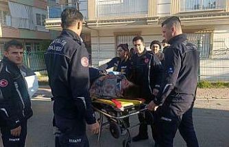 Antalya’da otomobil elektrik direğine çarptı: 3 yaralı