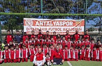 Antalyaspor Diyarbakır Futbol Akademisinden çocuklara sağlık atölyesi