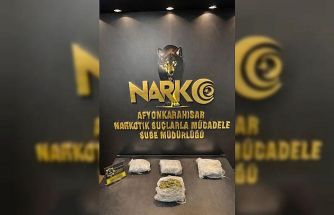 Aracın tamponuna zulalanmış uyuşturucu böyle bulundu