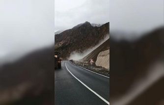 Artvin-Şavşat karayolunda heyelan