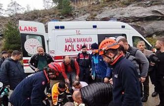 Artvin’de araç uçuruma yuvarlandı: 1 yaralı