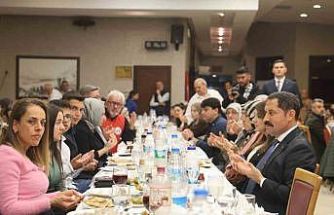 Asrın felaketinde öksüz ve yetim kalan çocuklar iftar sofrasında bir araya geldi