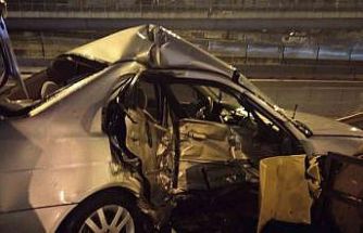 Ataşehir’de kontrolden çıkan otomobil bariyerlere ok gibi saplandı: 1 Ağır yaralı