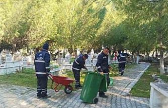Aydın Büyükşehir’den mezarlıklarda Ramazan Bayramı öncesi temizlik çalışması