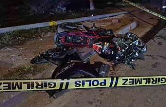 Aydınlatma direğine çarpan motosiklet sürücüsü hayatını kaybetti