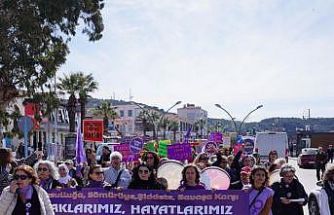Ayvalık’ta 8 Mart yürüyüşüne yoğun katılım