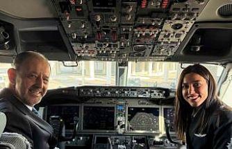 Baba ve kız aynı kokpitte: 42 yıllık pilot gökyüzüne kızıyla veda etti