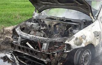 Bafra’da otomobil alevlere teslim oldu