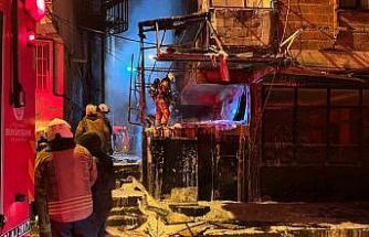 Bahçelievler’de hurda malzemelerin bulunduğu depoda yangın