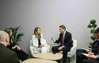 Bakan Bayraktar, Paris’te ikili görüşmeler gerçekleştirdi