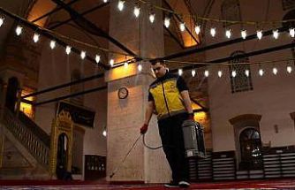 Balıkesir’de cami ve mezarlıklar bayram öncesi temizlendi