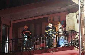 Balkondaki kombiden çıkan yangın mahalle sakinlerini korkuttu