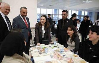 Bartın protokolü üniversite öğrencileriyle iftarda buluştu