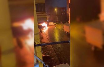 Başakşehir’de alev alev yanan araç kamerada