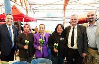 Başkan Dutlulu’dan 8 Mart’a çiçekli kutlama