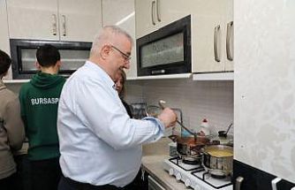 Başkan Ertaş üniversite öğrencilerinin iftar sofrasına konuk oldu