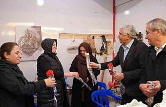 Başkan Hallaç’tan Ramazan Çarşısı’nda kadınlara anlamlı sürpriz