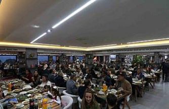 Başkan Özel, muhtarlarla iftarda bir araya geldi