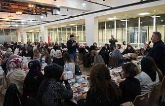 Başkan Sunar’dan Palandökenli esnaf kadınlara iftar