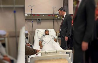 Başkan Vekili Çiçek, hastaneye giderek kazada yaralanan personelin durumu hakkında bilgi aldı