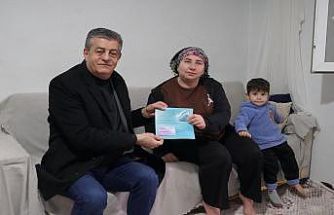 Başkan Yarka kapı kapı dolaştı, sosyal kartları bizzat teslim etti